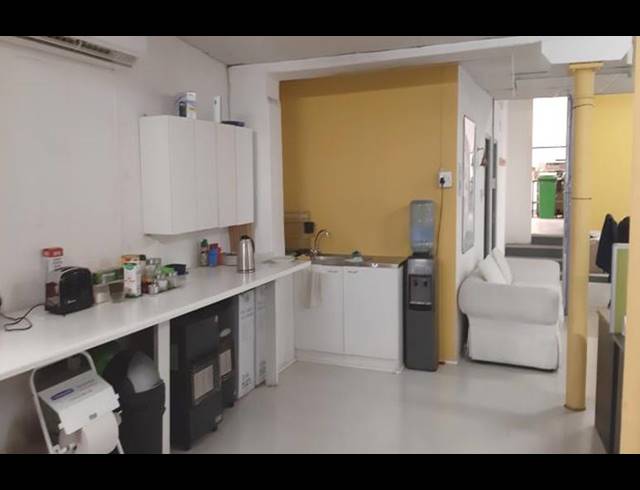 250M² BUILDING TO LET IN WOODSTOCK